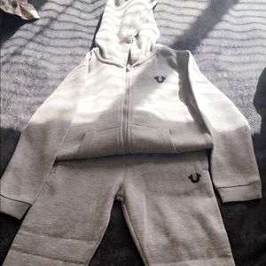 𝐿𝑖𝑡𝑡𝑙𝑒 𝐵𝑜𝑦𝑠 𝑆𝑒𝑡𝑠 𝑀𝑒𝑠𝑠𝑎𝑔𝑒 𝑀𝑒